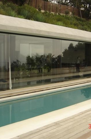 Villa Rayol Canadel  - Réalisation d'une façade verre - Architecte : Rudy RICCIOTTI