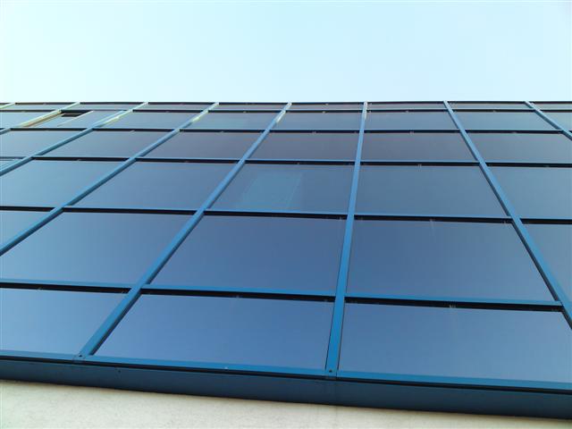 Polyclinique VAR - Réalisation façade aluminium & verre - passerelle verre