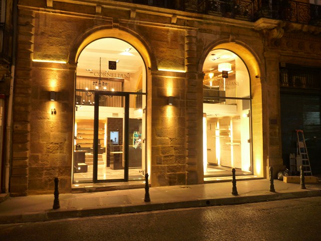 CORNELIANI, un magasin de prêt à porter fait sur mesure